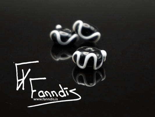 Glerperla Svart með hvítri bylgjulínu / Glass bead Black with white wavy line