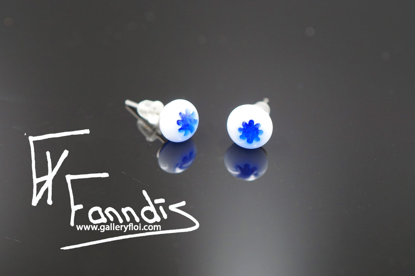 Einstök pinna eyrnalokkar blóm ákafur blár / Unique stud earrings flower intense blue