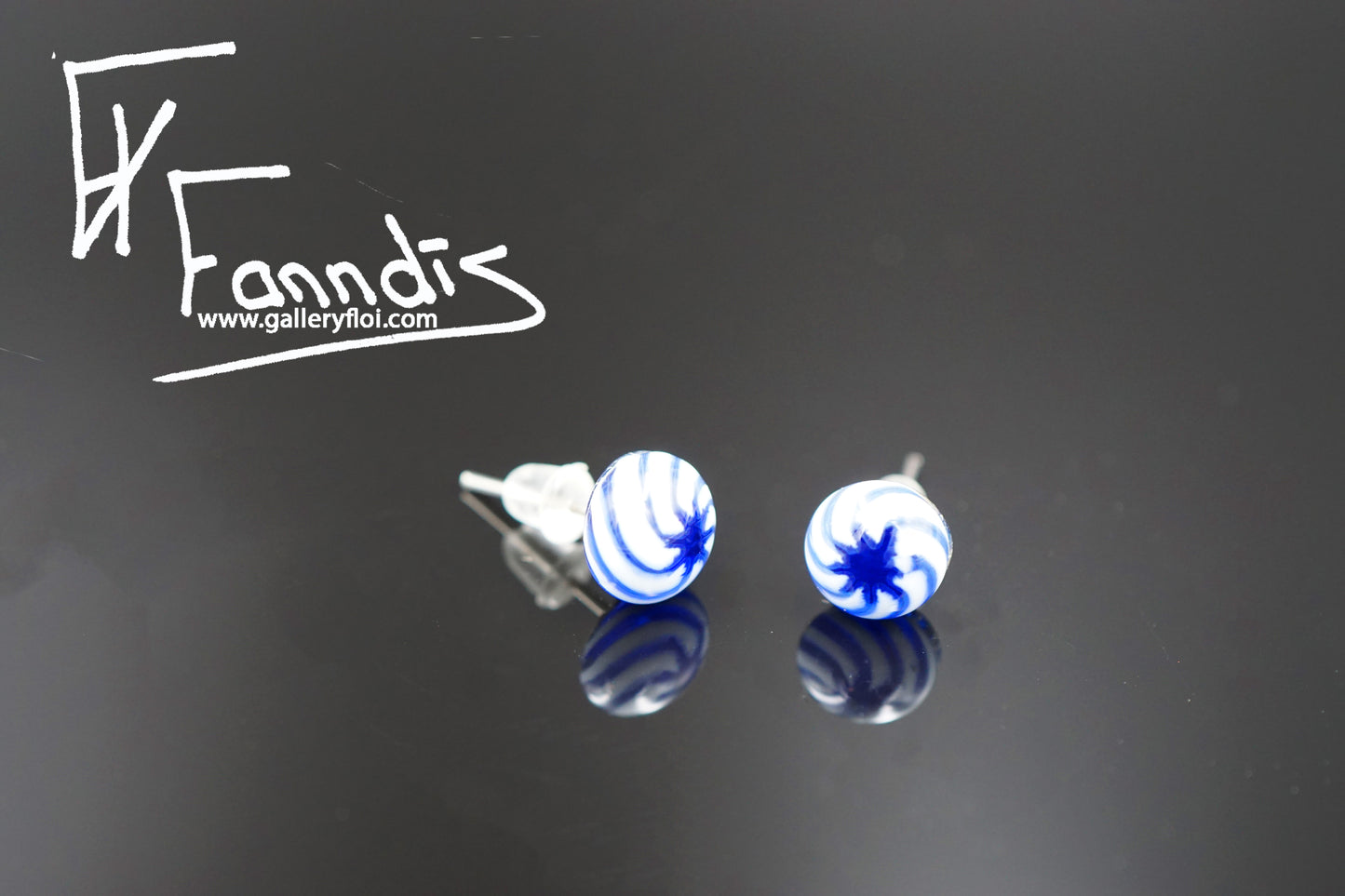 Einstök pinna eyrnalokkar twist ákafur blár / Unique stud earrings twist intense blue