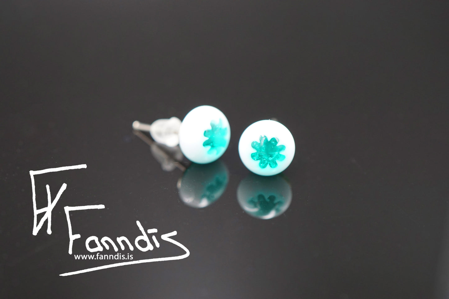 Gler pinna eyrnalokkar / Glass stud earrings