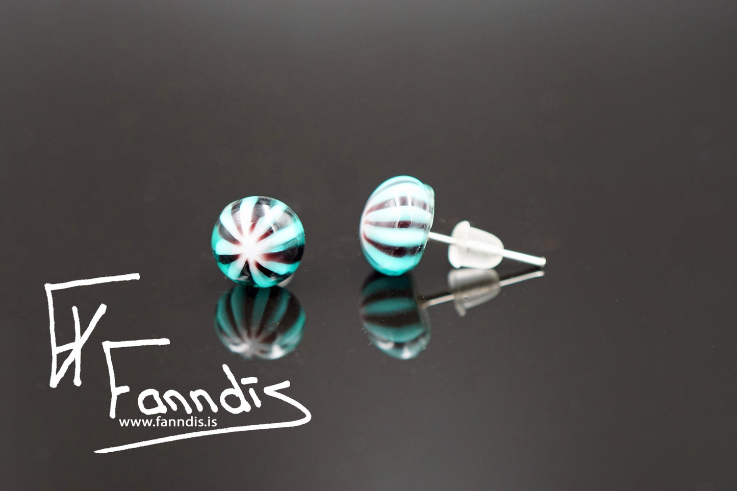 Gler pinna eyrnalokkar / Glass stud earrings