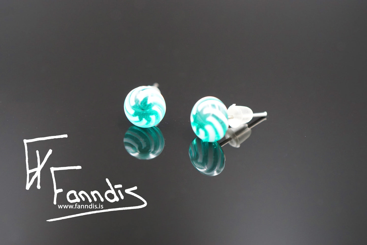 Gler pinna eyrnalokkar / Glass stud earrings
