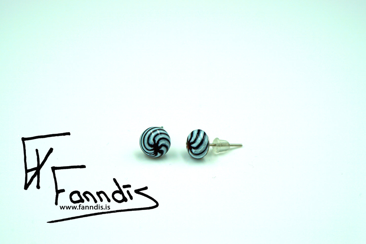 Gler pinna eyrnalokkar / Glass stud earrings