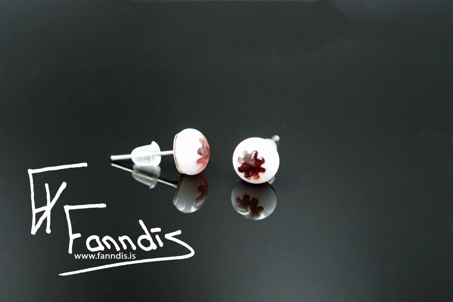 Gler pinna eyrnalokkar / Glass stud earrings