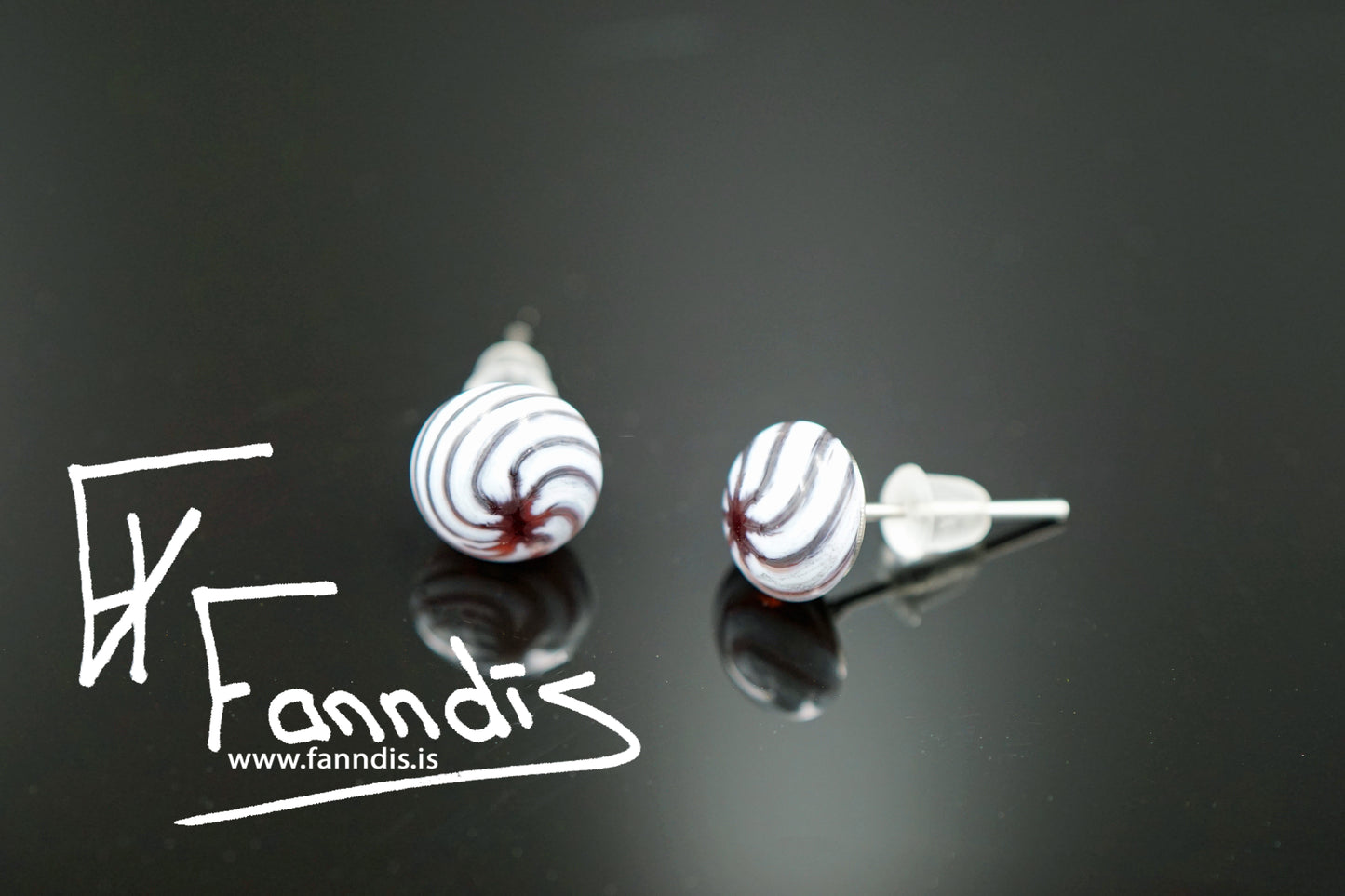 Gler pinna eyrnalokkar / Glass stud earrings
