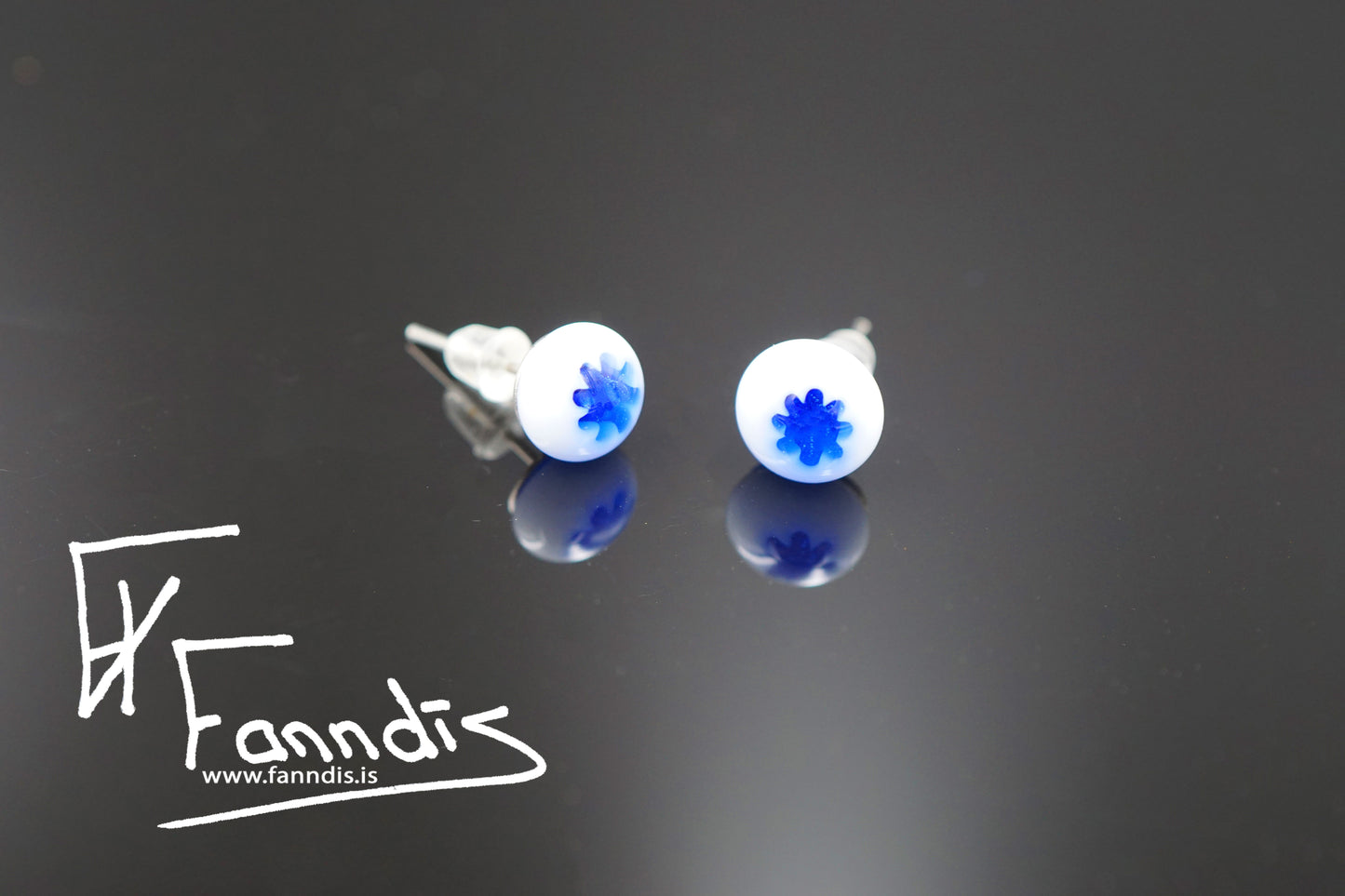 Gler pinna eyrnalokkar / Glass stud earrings