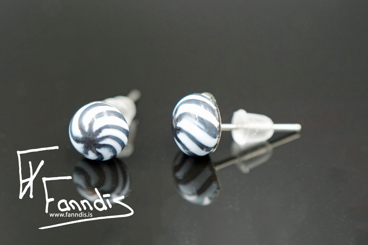 Gler pinna eyrnalokkar / Glass stud earrings