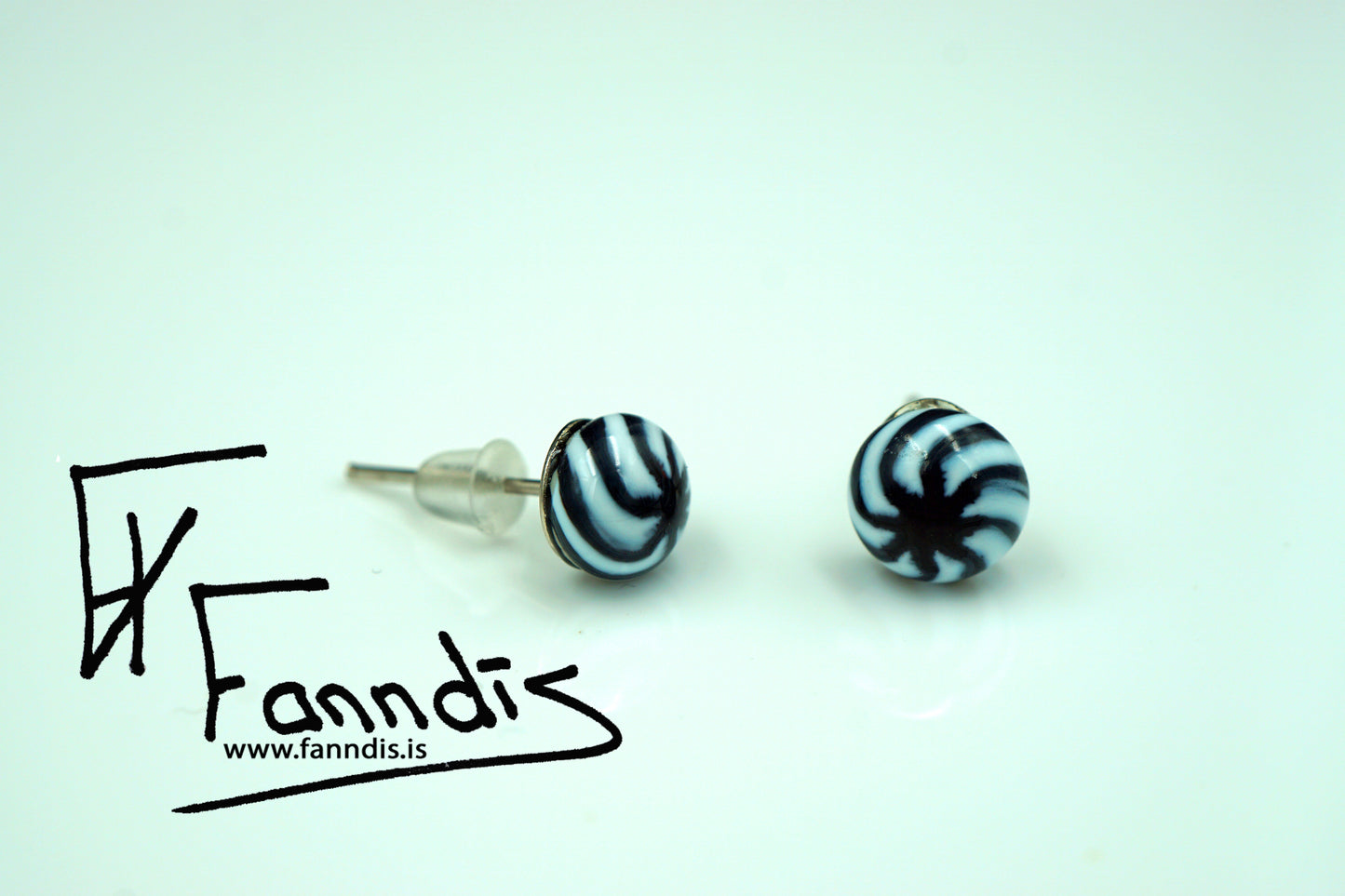 Gler pinna eyrnalokkar / Glass stud earrings