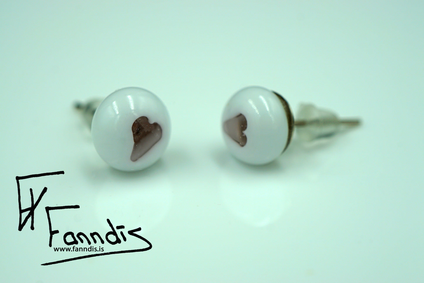 Gler pinna eyrnalokkar / Glass stud earrings