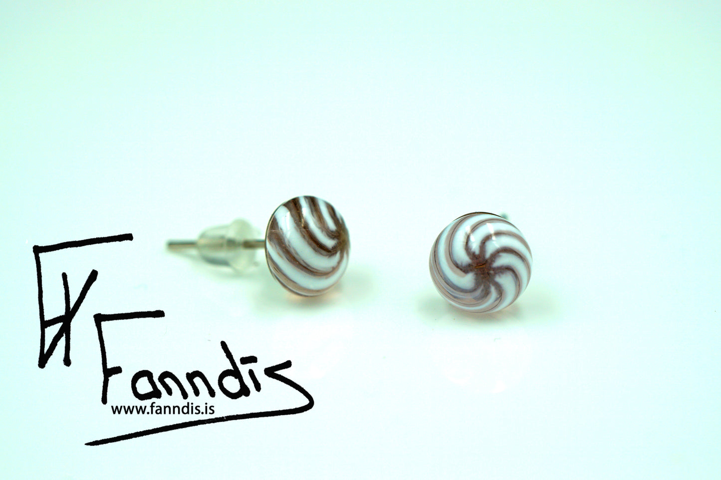 Gler pinna eyrnalokkar / Glass stud earrings