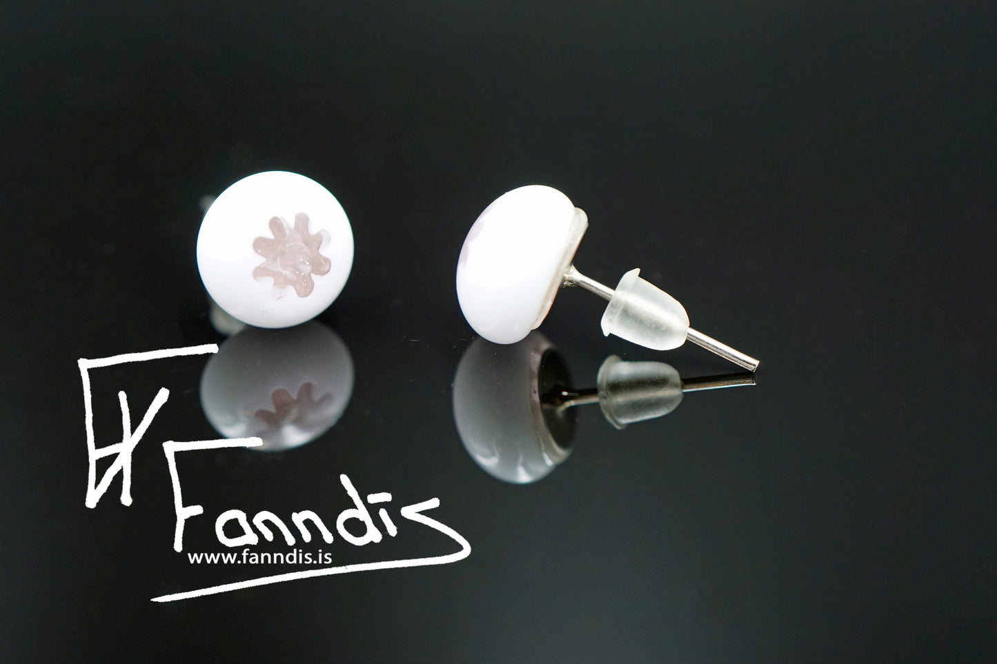 Gler pinna eyrnalokkar / Glass stud earrings