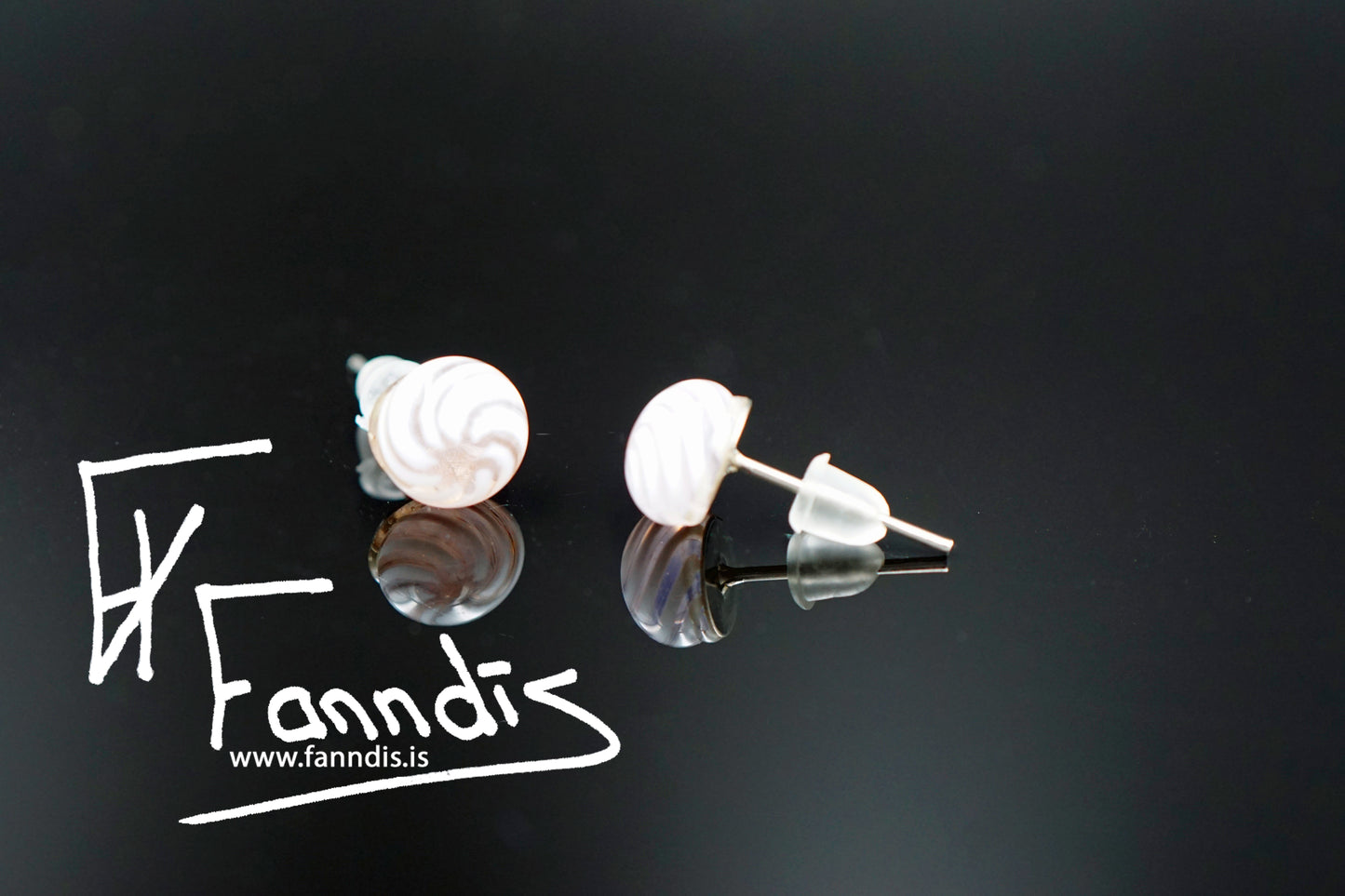 Gler pinna eyrnalokkar / Glass stud earrings