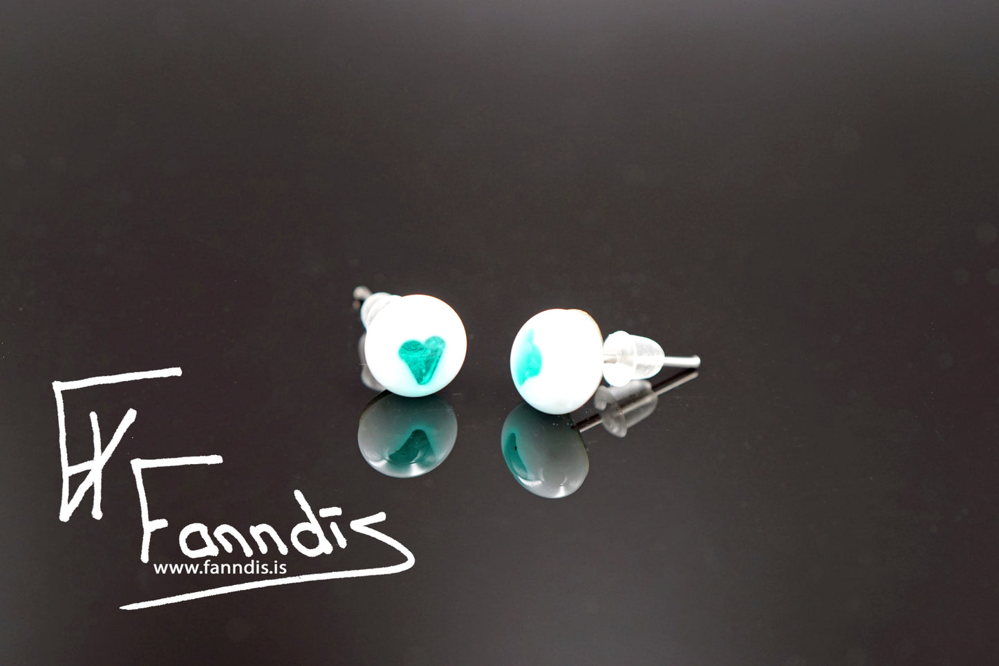 Gler pinna eyrnalokkar / Glass stud earrings