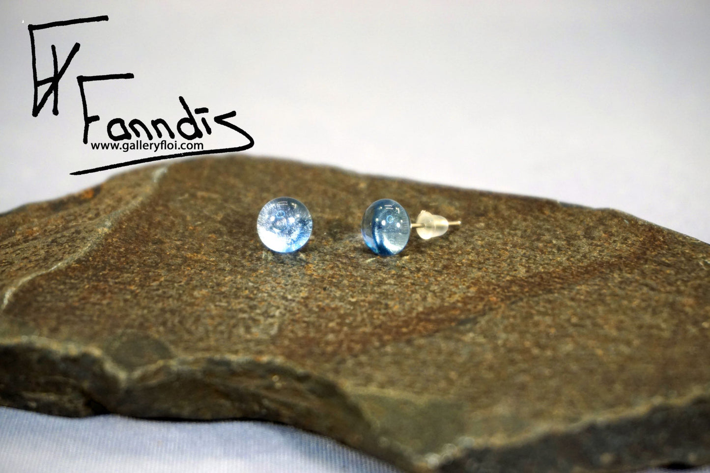 Einstök pinna eyrnalokkar Föl Blár / Unique stud earrings Pale Blue