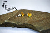 Einstök pinna eyrnalokkar Ljós Amber / Unique stud earrings Light Amber