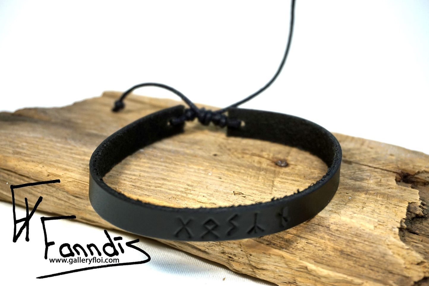 Leður armband með Víkinga rúnum (Gæska) / Leather bracelet with Viking runes (Kindness)