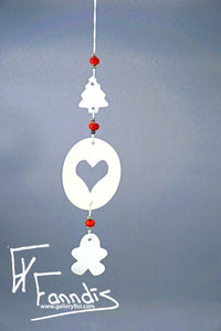 Postulíns skraut með glerperlu / Porcelain decoration with a glass bead