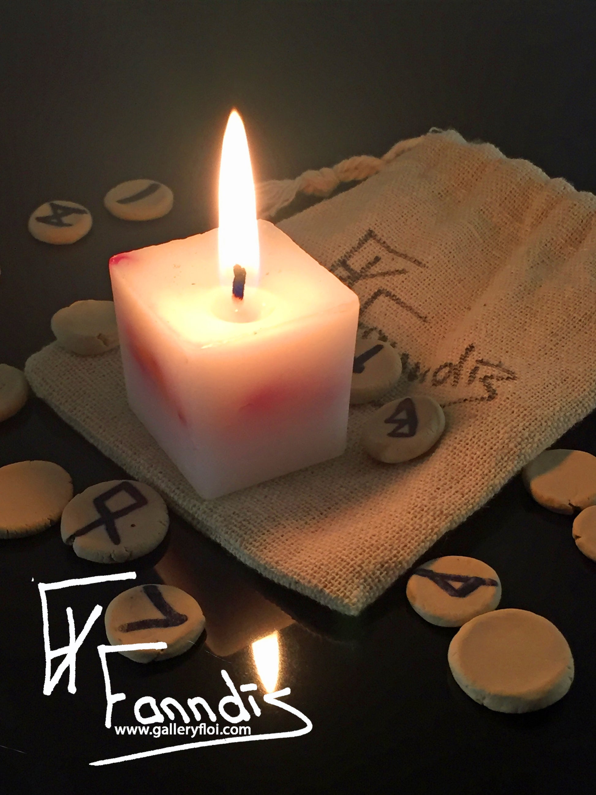 Spádóms rúna kerti / Prophecy rune candles – Gallery Flói